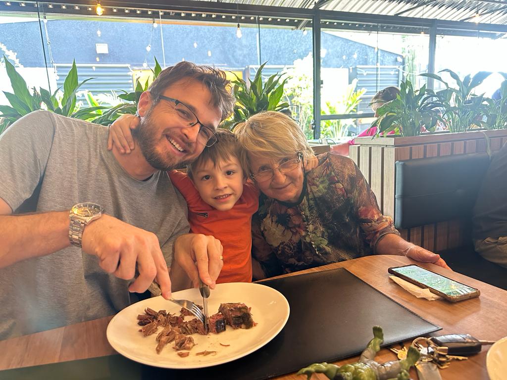 Almoço de domingo com seu neto e genro